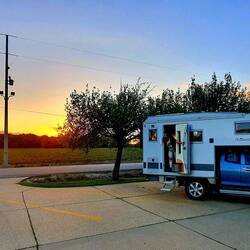 Stellplatz bei einer Kirche