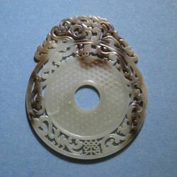 Jade-Scheibe, ca. 2000 Jahre alt