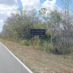 Everglades hat auch ne Paßstraße. Höchste Erhebung im Park 4 feet (1 feet = 30 cm).