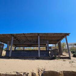 Die Strandbar des Olympia Beach Hotel