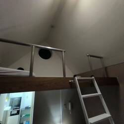 Arriba un futon para dormir