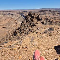 Dort unten waren wir aber. Kurz die Aussicht genießen 🏞️