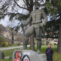 Yane Sandanski was a Macedonian Bulgarian revolutionary and leader of the left wing .