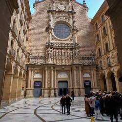 Der Haupteingang der Basilika