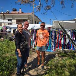 .... machen wir vorher noch einen Abstecher zum Wochenmarkt in Nea Manolada 😍