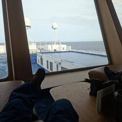 Allongés sur nos méridiennes du café-vigie