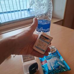 Nos remèdes islandais... sur fond de bouteille d'eau grecque 😂