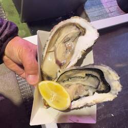 My second snack at Mercat de la Boqueria: oysters.
