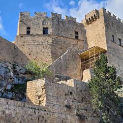 Weiter geht es, nachdem wir 20€ pro Person bezahlt haben