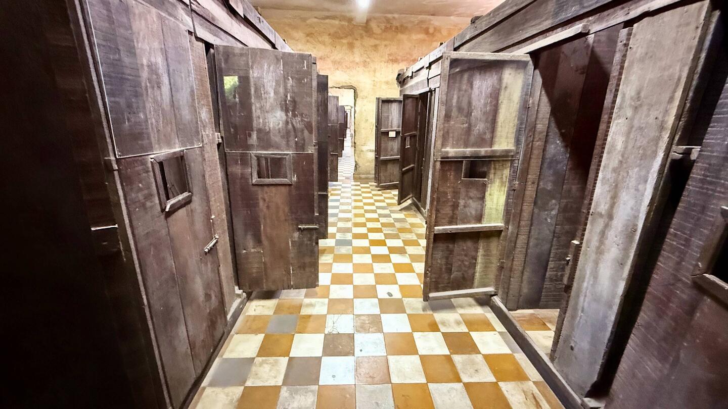 Les cellules des prisonniers dans la prison S-21😔