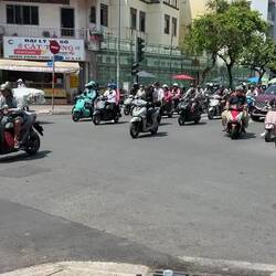 und das ist eine "wenig" befahrene Kreuzung... 🤣