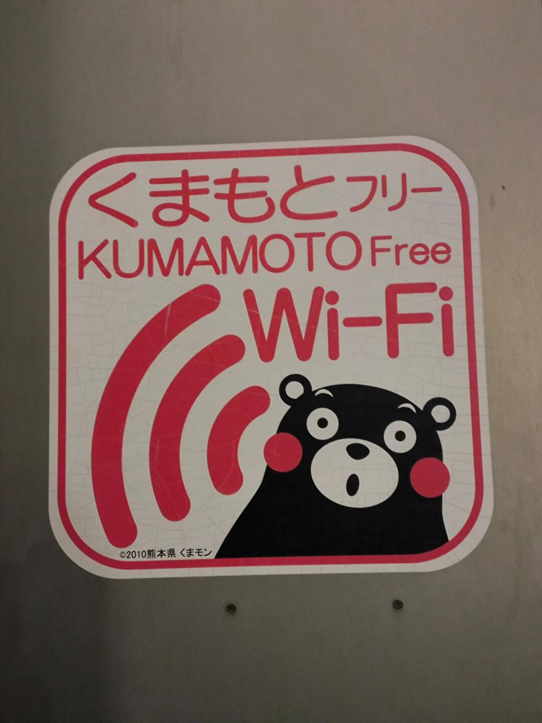 Este oso es la mascota de la ciudad y lo tienen por todas partes