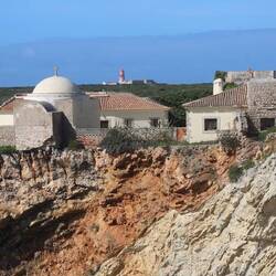 Hier war wohl früher ein Kloster. Der Legende nach wurden Überreste des hl. Vinzenz dort aufbewahrt.