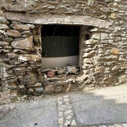 Normally the lintels are not visible in traditional Alpujarran houses, being covered by plaster.