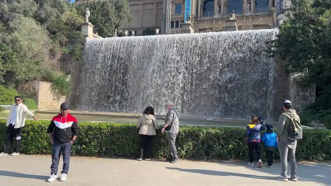 The waterfalls below Museu Nacional d'Art de Catalunya.