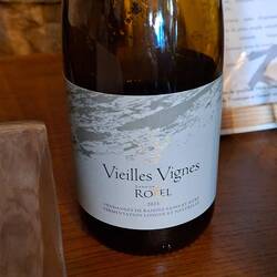70% Syrah, 30% Grenache, barique