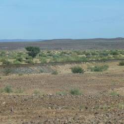 Gleise sind da. Nur kein Zug. Und kein Bahnhof.