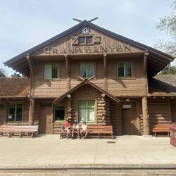 Der Bahnhof. Bis in die 60er Jahre war der Zug praktisch der einzige Weg zum Grand Canyon