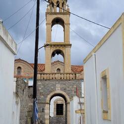 Eingang zur neuen Kirche