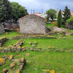 Mesanagos, alte Kirche von außen