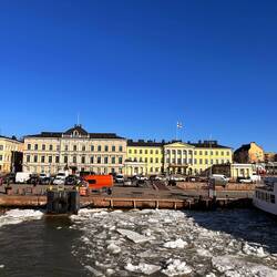 Ferry leaving for Suomenlinna