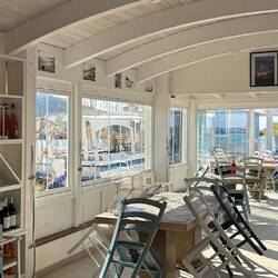 Bar "Eden" leider noch geschlossen, aber einen Blick von Innen erhascht