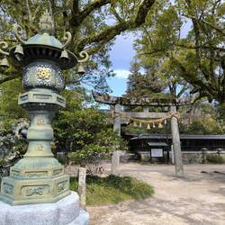 Tiene el mismo simbolo arcapuceros del Castillo de Hiroshima