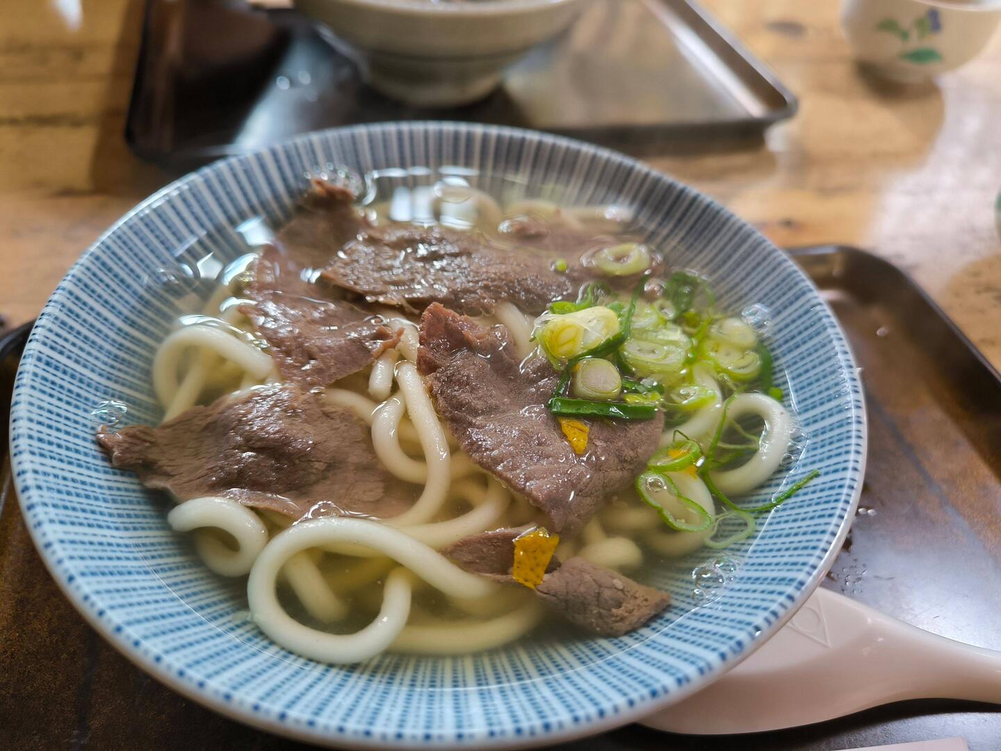 Udon con ralladuras de naranja