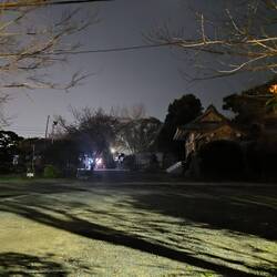 En un descampado, solo SE veia la Luz de las maquinas vending