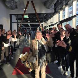 Verabschiedung durch Kapitän und Crew