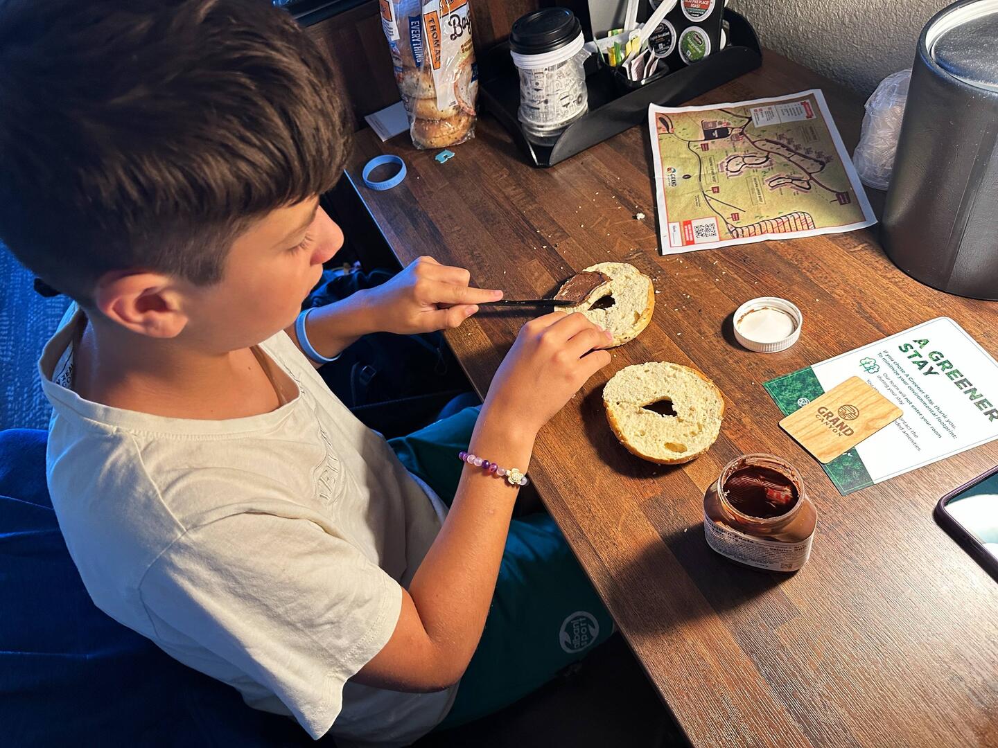 Das Frühstück für Janosch, ein Bagel mit Nutella...