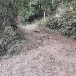 Der Weg runter zum Campspot nur kurz aber ziemlich steil.