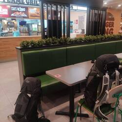 Burger King hat am Flughafen 24 Stunden auf und sogar mitten in der Nacht Frühstück 🍔