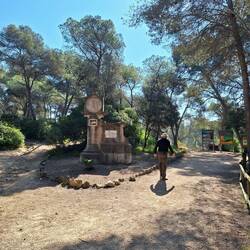 Der Eingang zum Park, sehr großzügig angelegt