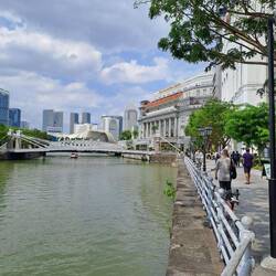 Am Singapore River