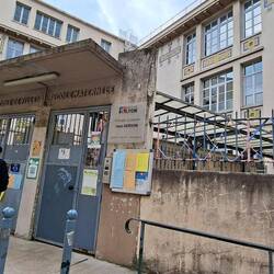 Eingang Mädchen-Schule