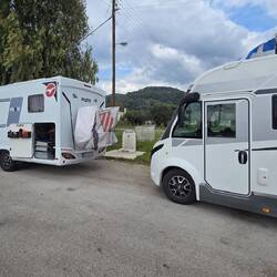 Auch der Wassertank💧 wird noch gefüllt, bevor es zum Stellplatz geht. 👍