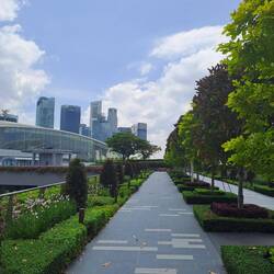 Der Übergang vom Hotel zu den Gärten