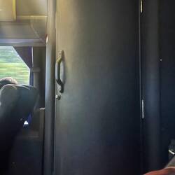 Anfängerfehler, Sitz neben der Toilette ganz hinten gebucht für eine 13.5 h Fahrt :D