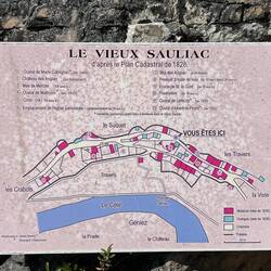 Hike along cliff of Sauliac