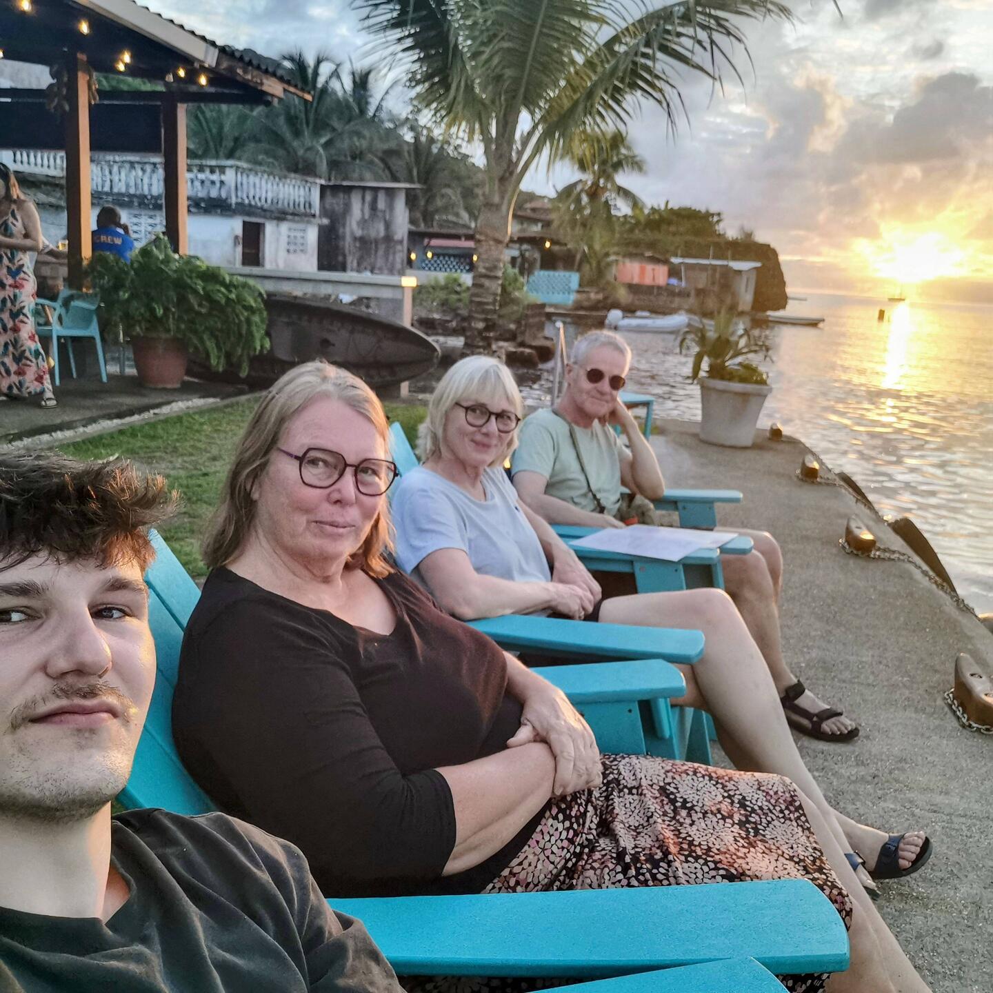 Warten auf den Sonnenuntergang und Maracuya Mojito