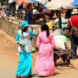 wer hat das schönere Kleid ?? 🤣🤣