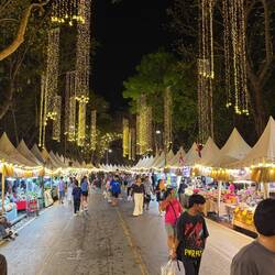 Hundreds of market stalls lined the roads circling the ancient wats.