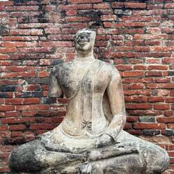 All Buddhas lining the four inner walls were decapitated by the Burmese when they invaded in 1767.