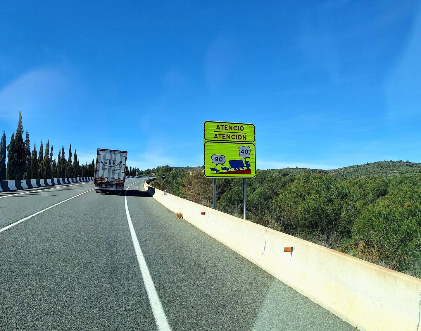 Richtung Valencia - dieses Schild versteht doch jeder 🤓