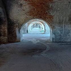 Jede Kammer beherbergte eine Kanone. Im Stock obendrüber standen weitere Kanonen.