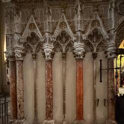 Mudéjar-style columns, which incorporate red marble or jasper