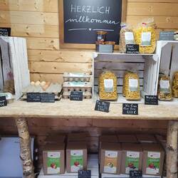 Zum Glück gibt es im Dorf eine Selbstversorgungshütte.