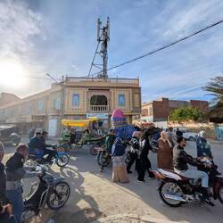 Im Hintergrund unser Hotel Karim