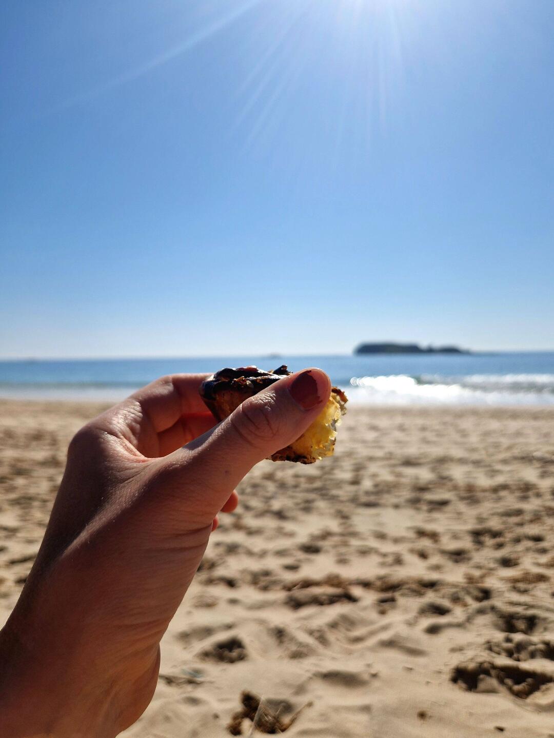 feins Pastei de Nata amne Strand mit weni Charakter